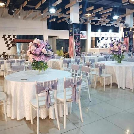 Hype Motorsport Hotel Nilai Buitenkant foto