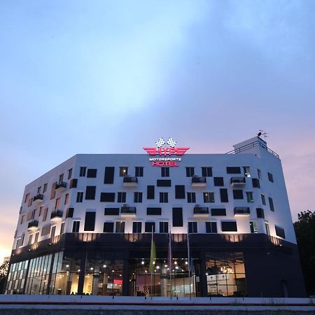Hype Motorsport Hotel Nilai Buitenkant foto