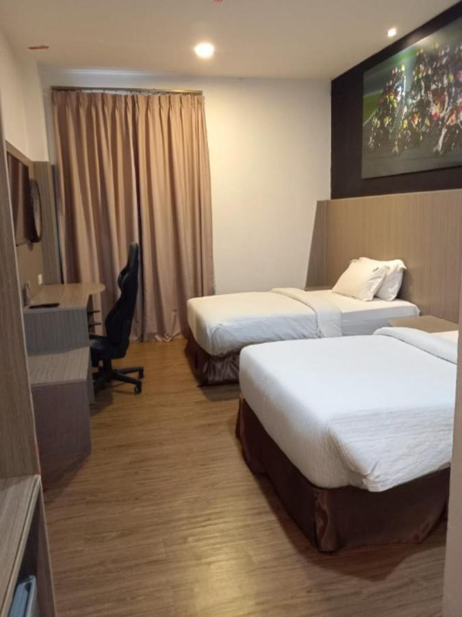Hype Motorsport Hotel Nilai Buitenkant foto