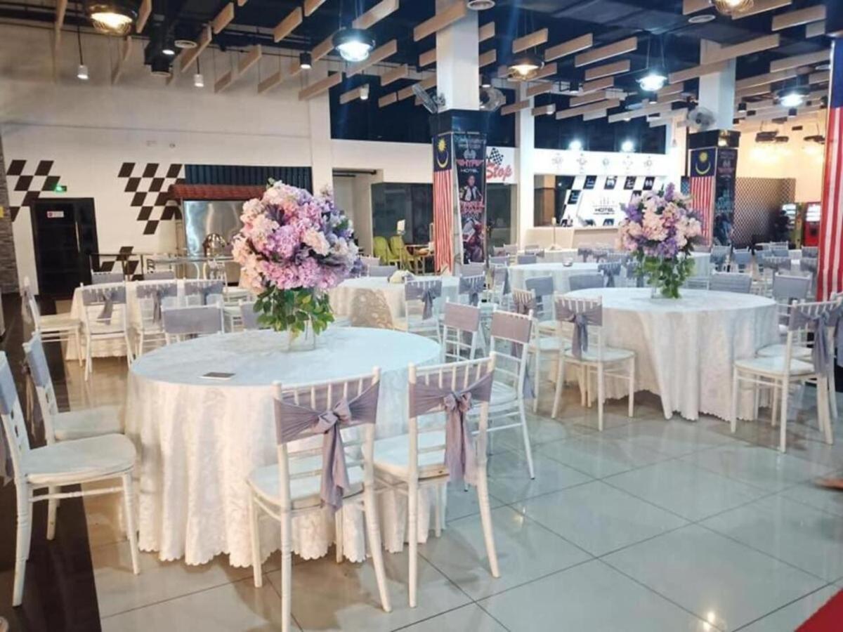 Hype Motorsport Hotel Nilai Buitenkant foto