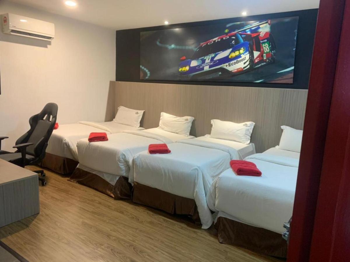 Hype Motorsport Hotel Nilai Buitenkant foto