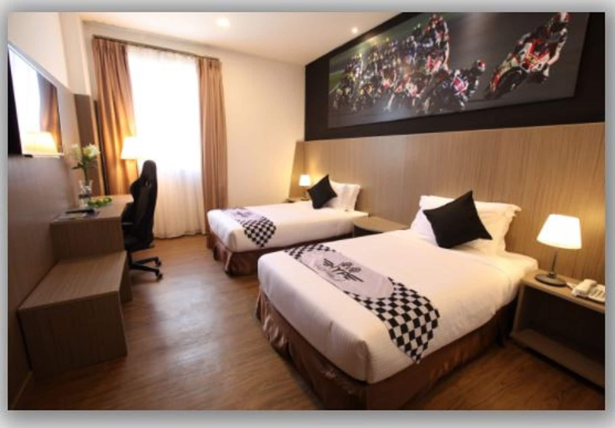 Hype Motorsport Hotel Nilai Buitenkant foto