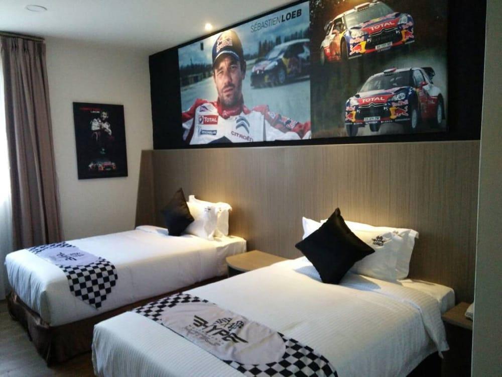 Hype Motorsport Hotel Nilai Buitenkant foto