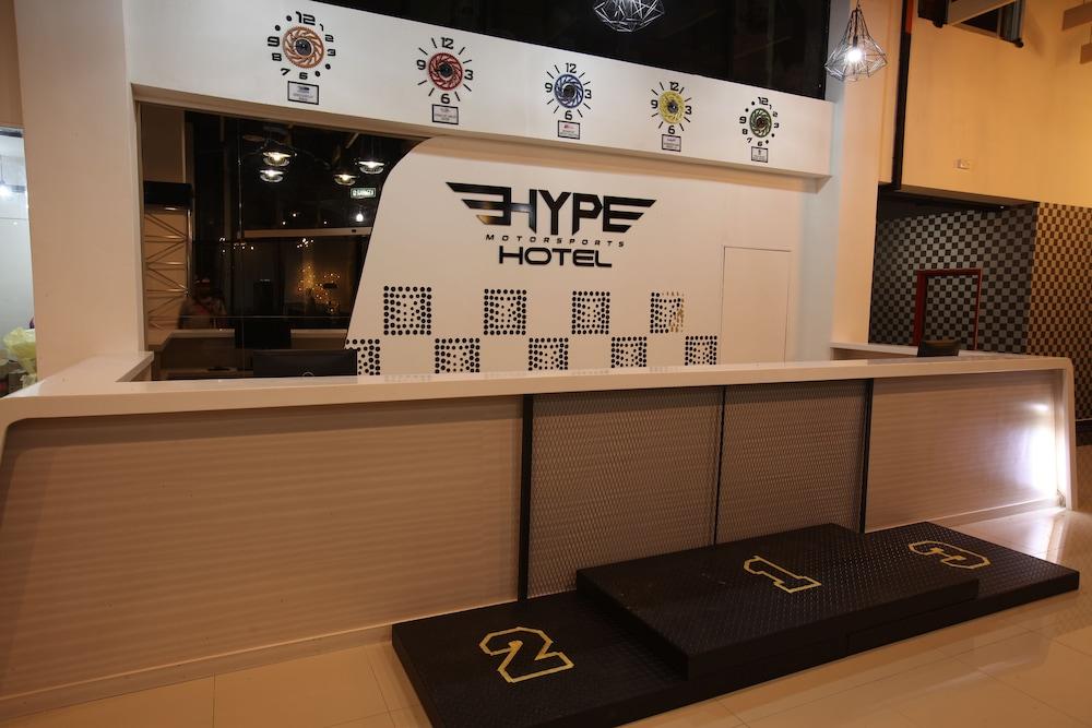 Hype Motorsport Hotel Nilai Buitenkant foto