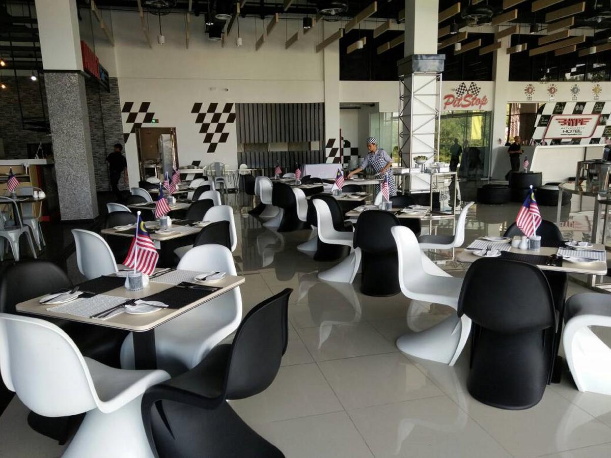 Hype Motorsport Hotel Nilai Buitenkant foto