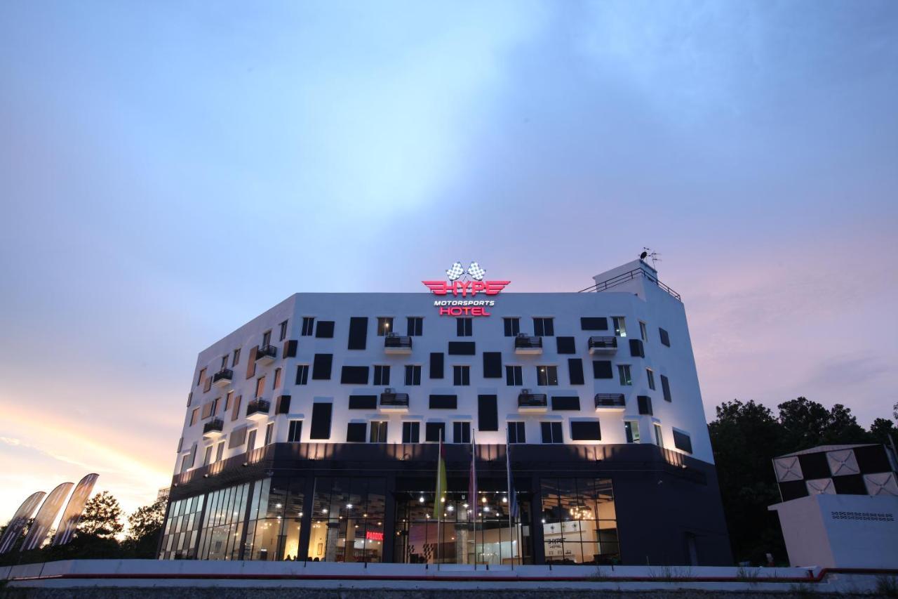 Hype Motorsport Hotel Nilai Buitenkant foto